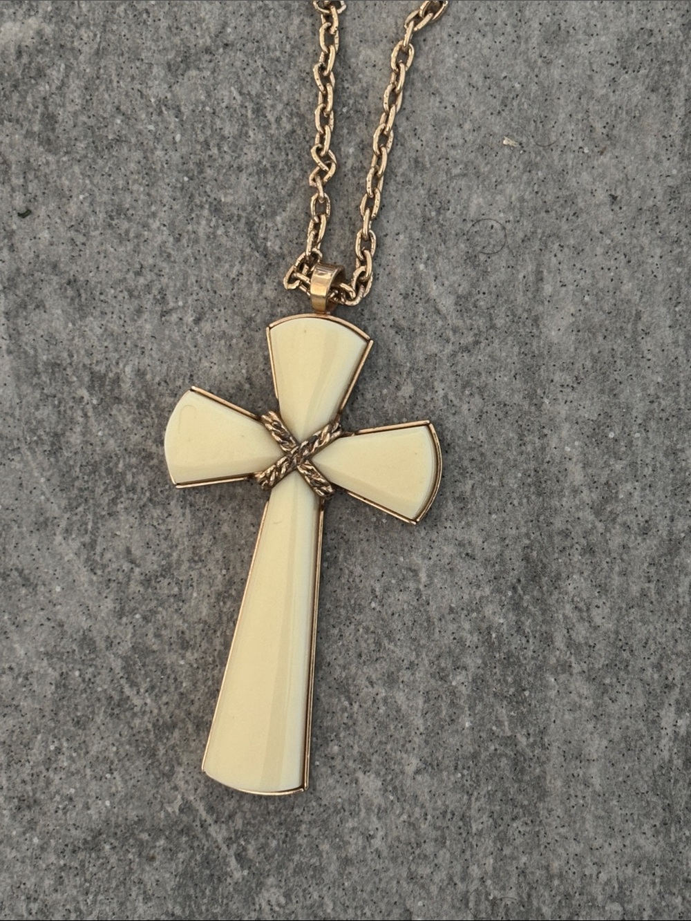 AVON Vintage Gold-Tone Cream Off-white Cross Pendant Necklace 26” Long